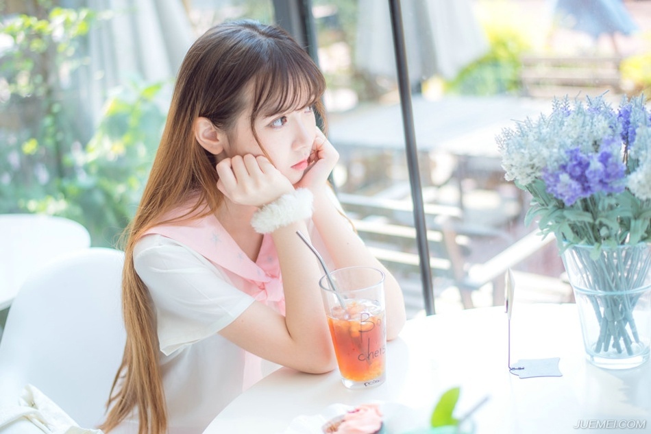 “告诉各营战士，莫要抵抗，不会有事的。”孟达淡然道。
